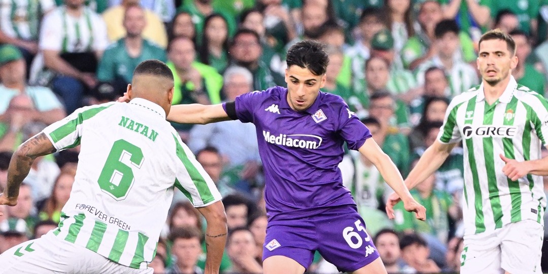 Una serata europea intensa, a tratti amara per la Fiorentina, che cade 2-1 con il Betis nell’andata della semifinale di Conference; le pagelle