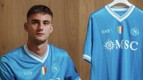 Napoli, Lucca. "Ho i brividi a giocare con questa maglia"