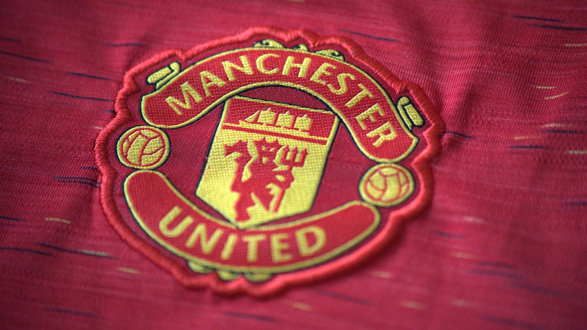 Il derby di Manchester è rosso