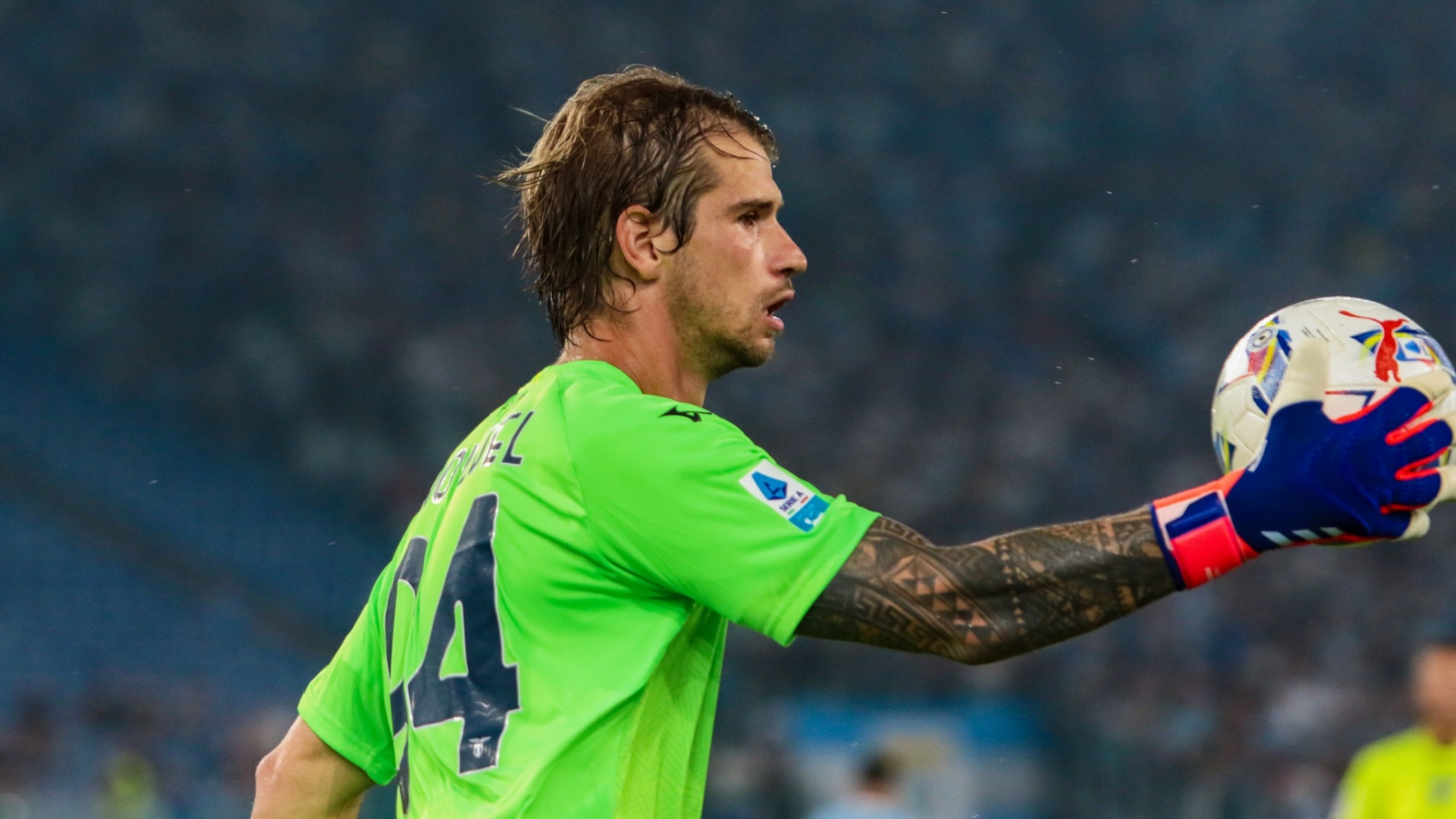 La Lazio viene travolta dal Napoli e continua il suo periodo di crisi.